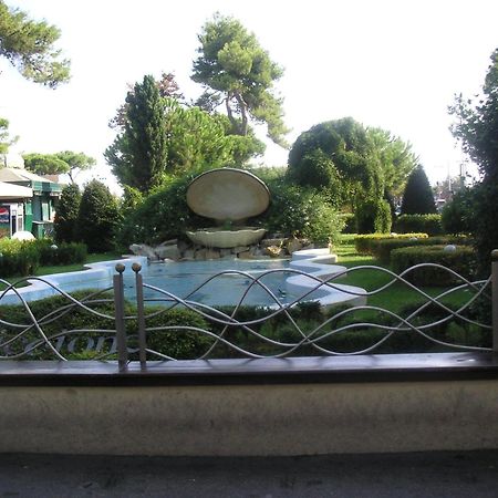 Hotel Canasta Риччоне Экстерьер фото