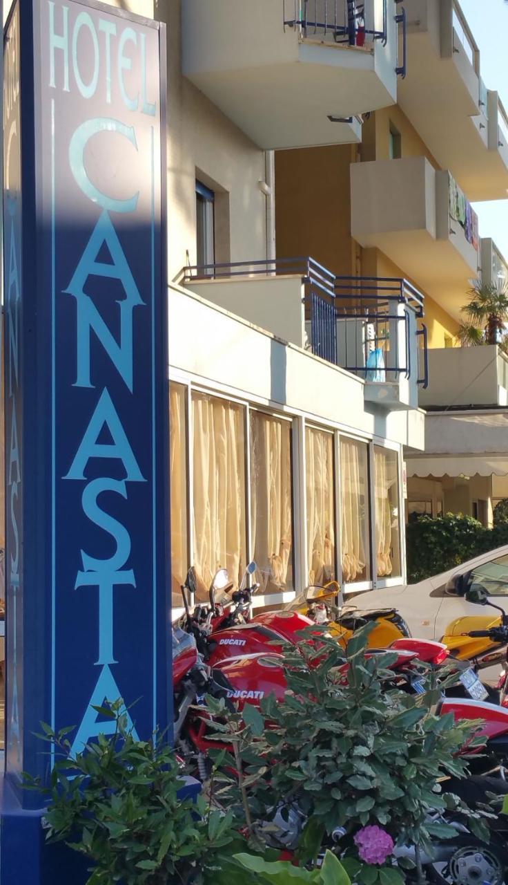 Hotel Canasta Риччоне Экстерьер фото